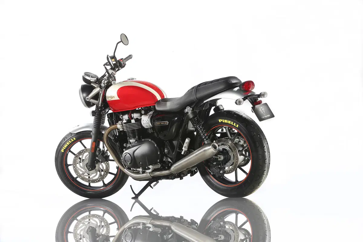 Triumph e Pirelli insieme a Motor Bike Expo con una Street Twin Special (15)