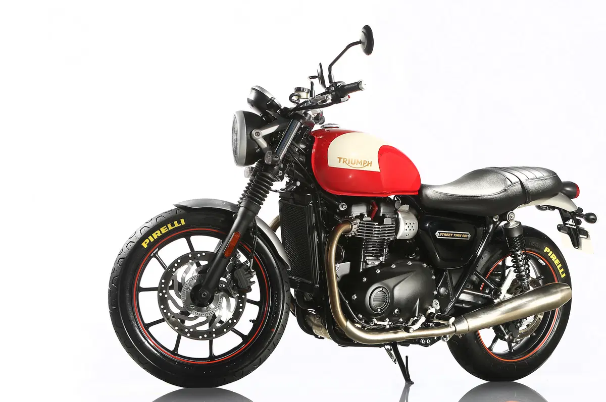 Triumph e Pirelli insieme a Motor Bike Expo con una Street Twin Special (18)