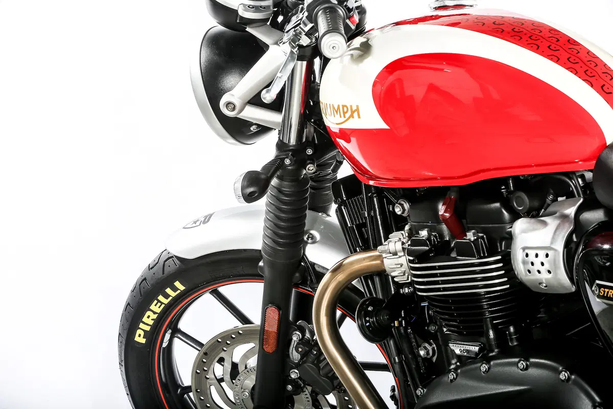 Triumph e Pirelli insieme a Motor Bike Expo con una Street Twin Special (20)