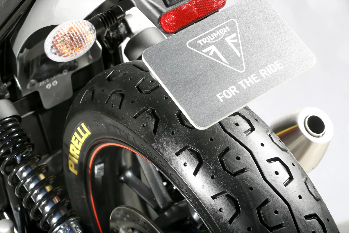 Triumph e Pirelli insieme a Motor Bike Expo con una Street Twin Special (22)