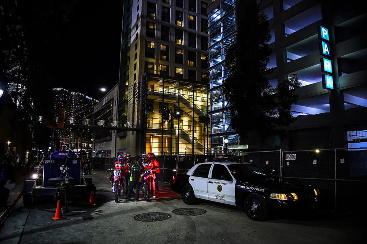 Le foto più spettacolari del Supercross di San Diego (6)