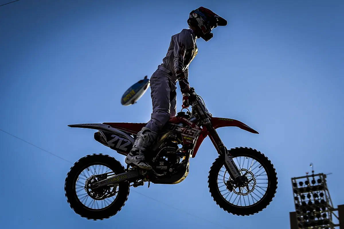 Le foto più spettacolari del Supercross di San Diego (11)