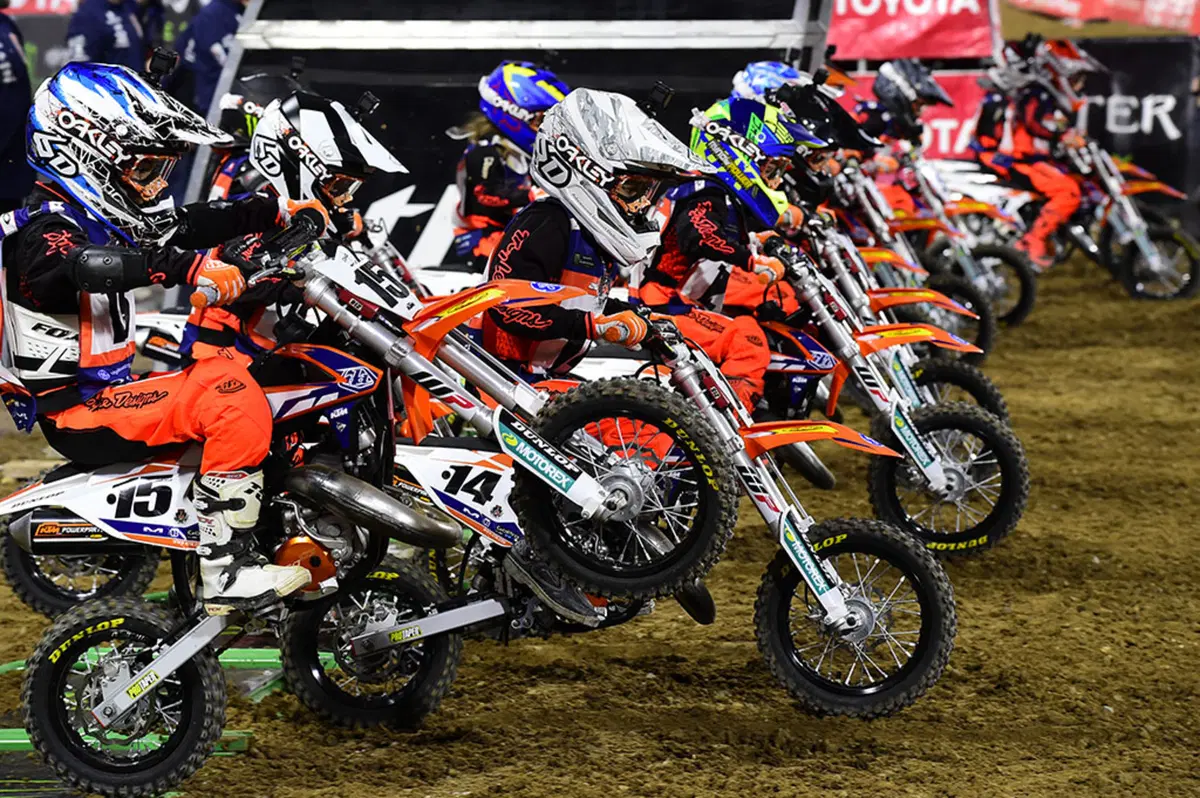 Le foto più spettacolari del Supercross di San Diego (13)