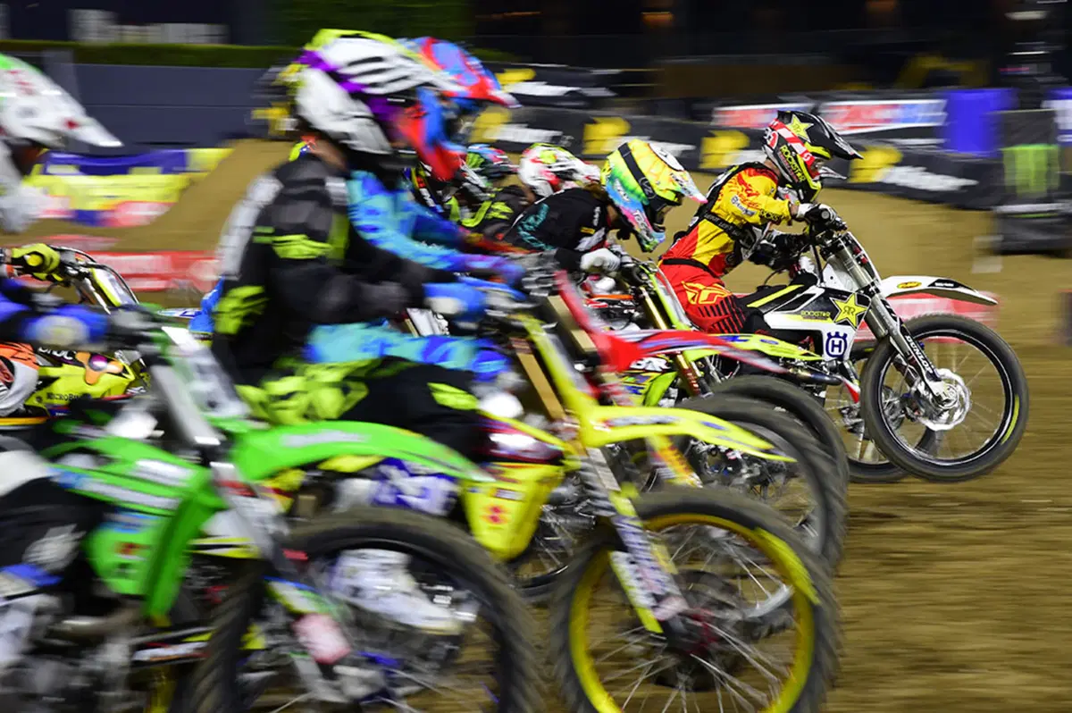 Le foto più spettacolari del Supercross di San Diego (14)