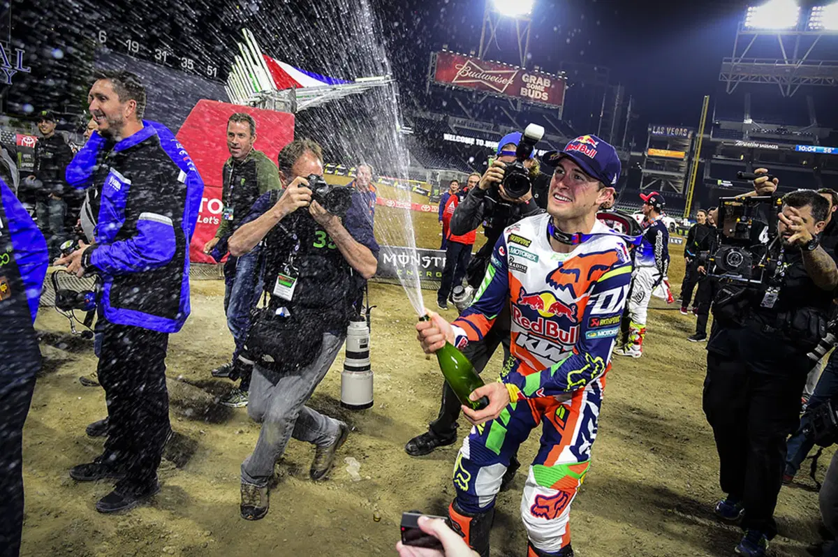 Le foto più spettacolari del Supercross di San Diego (18)