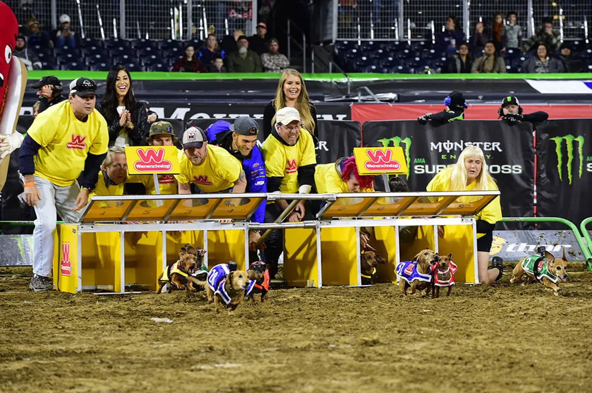Le foto più spettacolari del Supercross di San Diego (19)