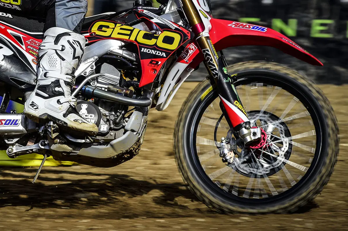 Le foto più spettacolari del Supercross di San Diego (27)