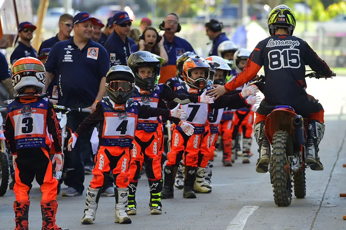 Le foto più spettacolari del Supercross di San Diego (28)