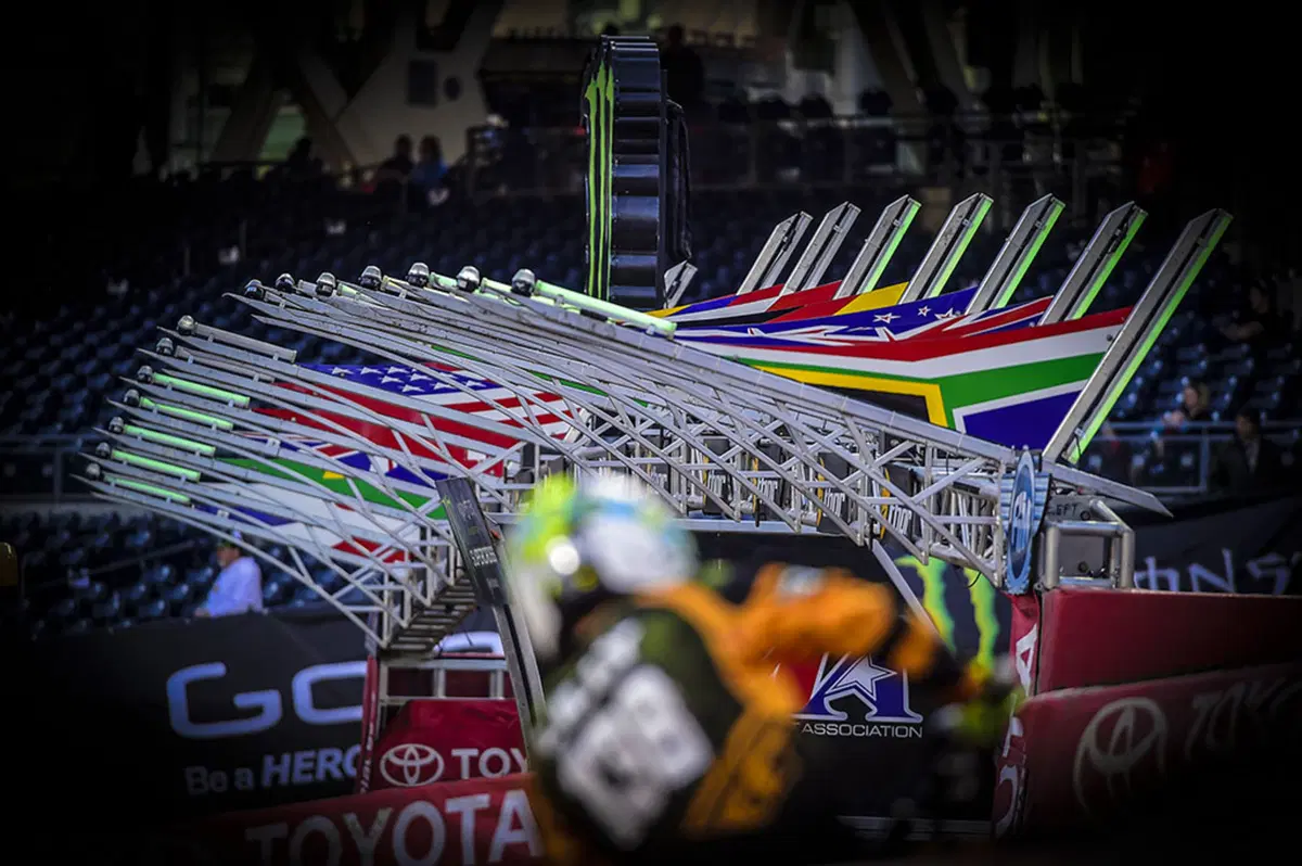 Le foto più spettacolari del Supercross di San Diego (33)