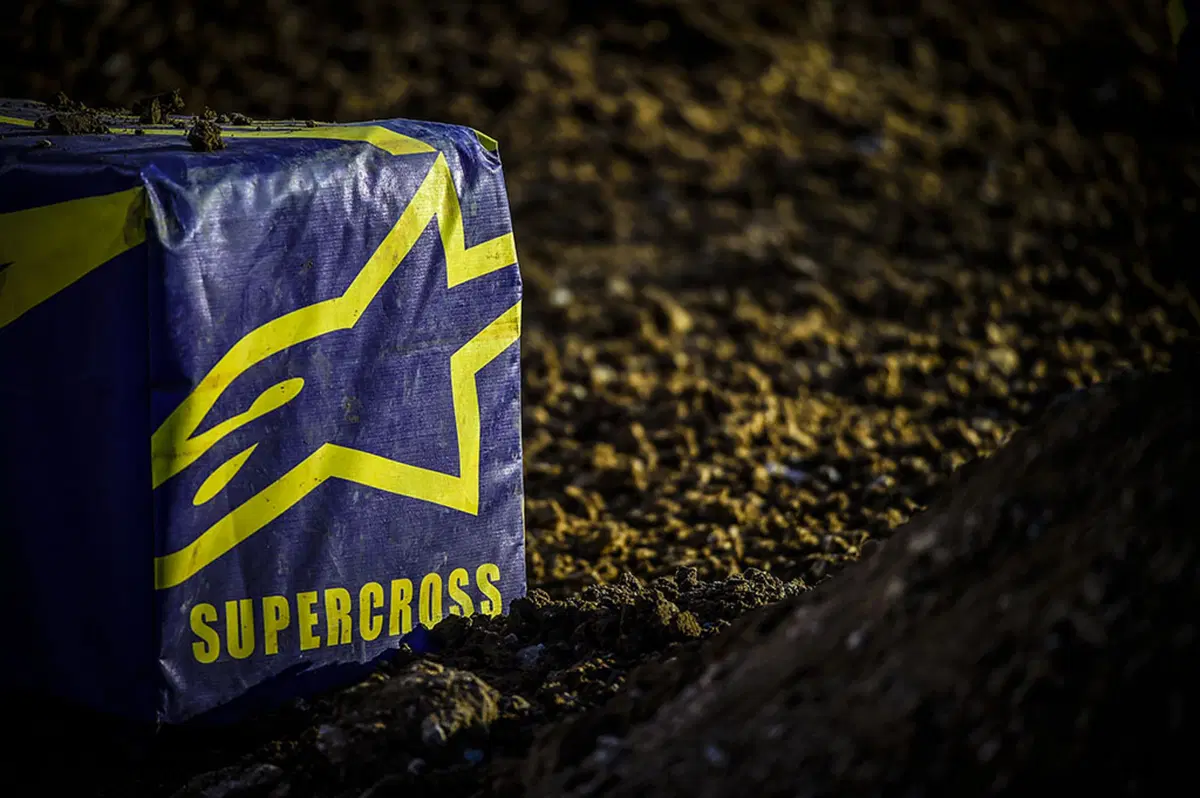 Le foto più spettacolari del Supercross di San Diego (34)