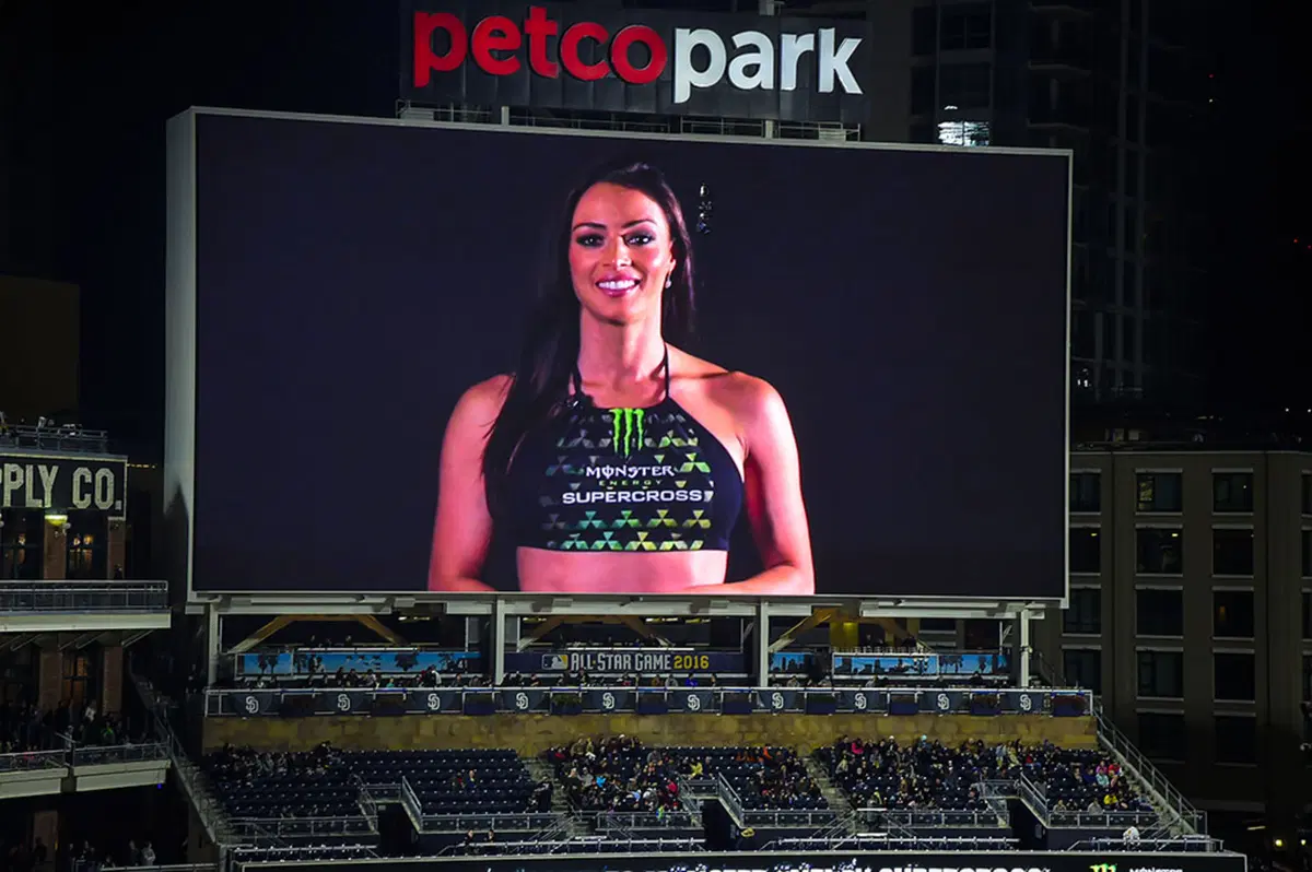 Le foto più spettacolari del Supercross di San Diego (36)