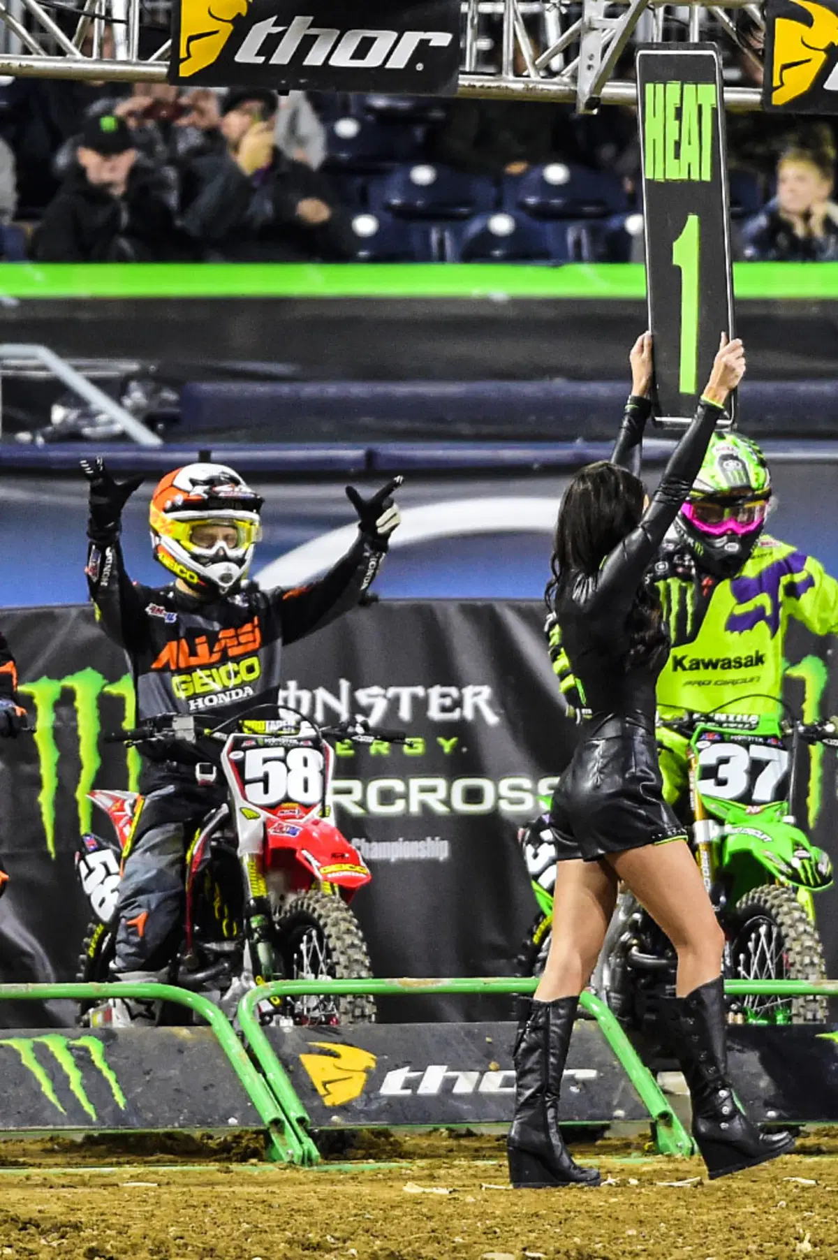 Le foto più spettacolari del Supercross di San Diego (42)