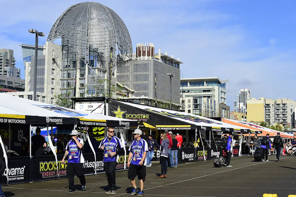 Le foto più spettacolari del Supercross di San Diego (56)