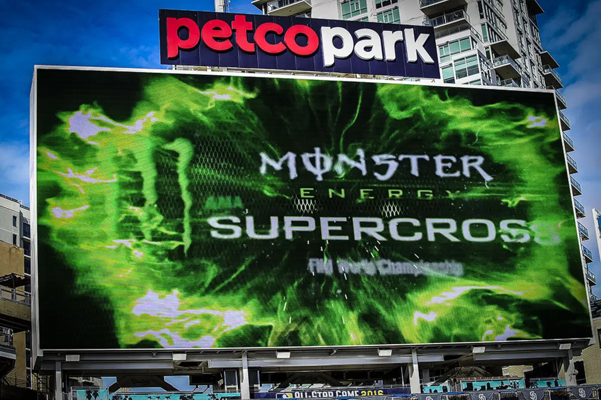 Le foto più spettacolari del Supercross di San Diego (62)