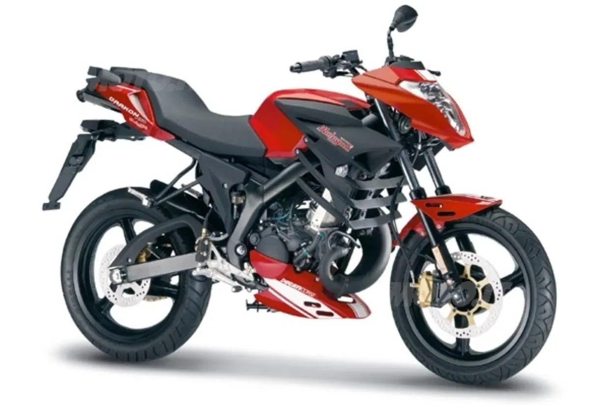 Malaguti e Ducati rinnovano la collaborazione per il 2005. Nasce la nuova Naked 50cc Drakon Ducati C