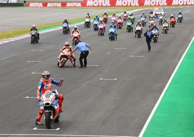MotoGP, cambia la procedura di partenza