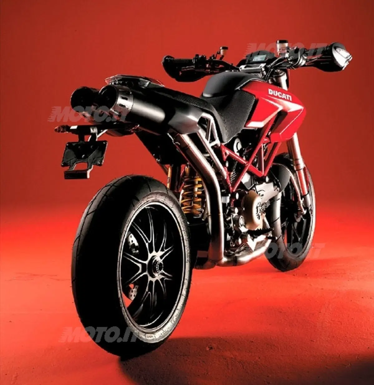 Hypermotard moto dell'anno per la Motorcycle Design Association