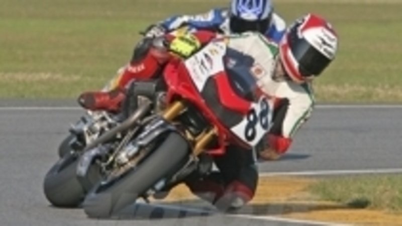 Dominio della Moto Guzzi MSG-01 pilotata da Gianfranco Guareschi a Daytona