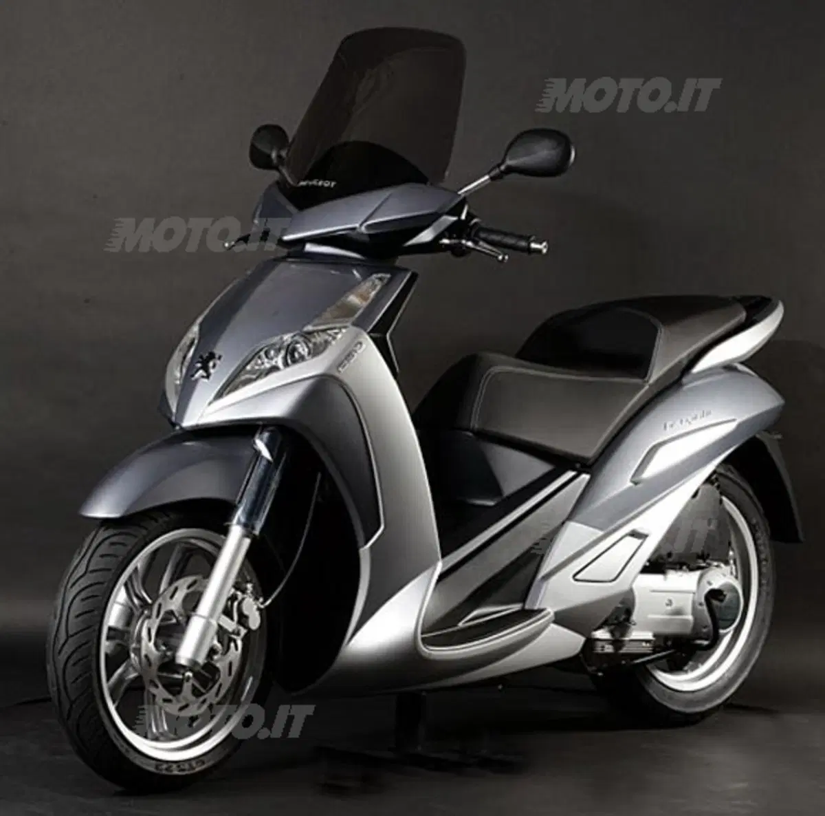 Peugeot Geopolis vince l’Award 2005, sezione scooter, della Motorcycle Design Association