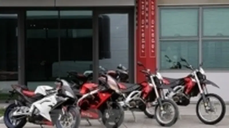 Il Gruppo Piaggio si aggiudica 15 riconoscimenti su 36 nel premio Moto dell'anno del mensile Motoc