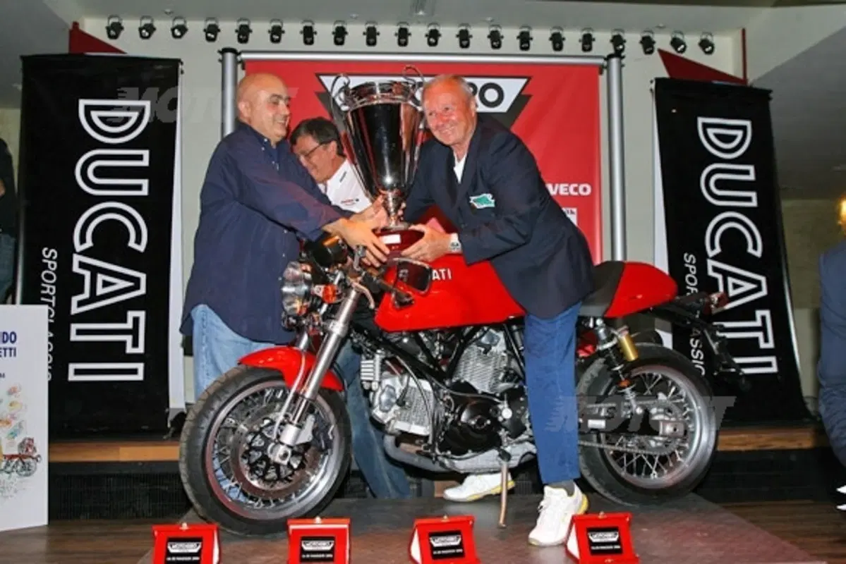Concluso a Rimini il Motogiro d'Italia, vittoria assoluta a Spinelli (Gilera Sport 175)