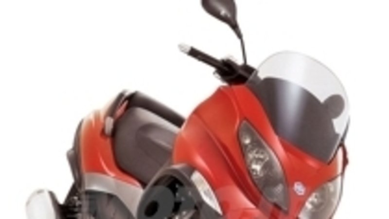 Prova fino al 29 giugno a Milano, l&#039;MP3 Piaggio, il rivoluzionario scooter a tre ruote!