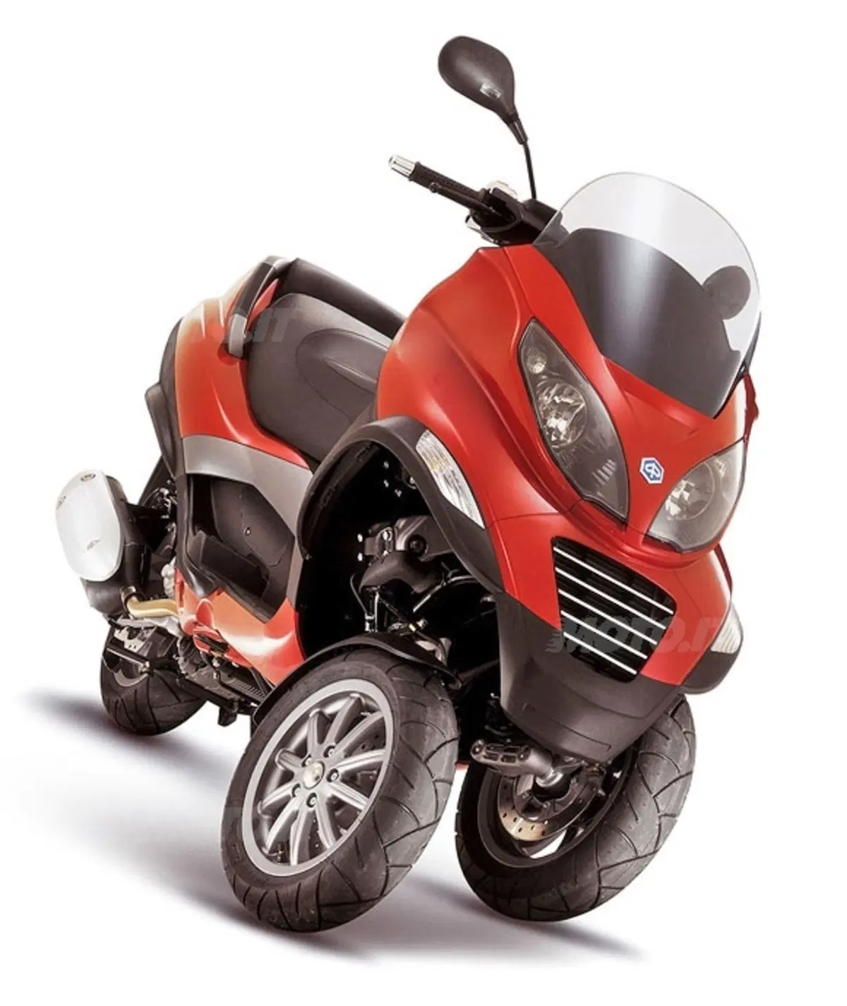 Prova fino al 29 giugno a Milano, l'MP3 Piaggio, il rivoluzionario scooter a tre ruote!