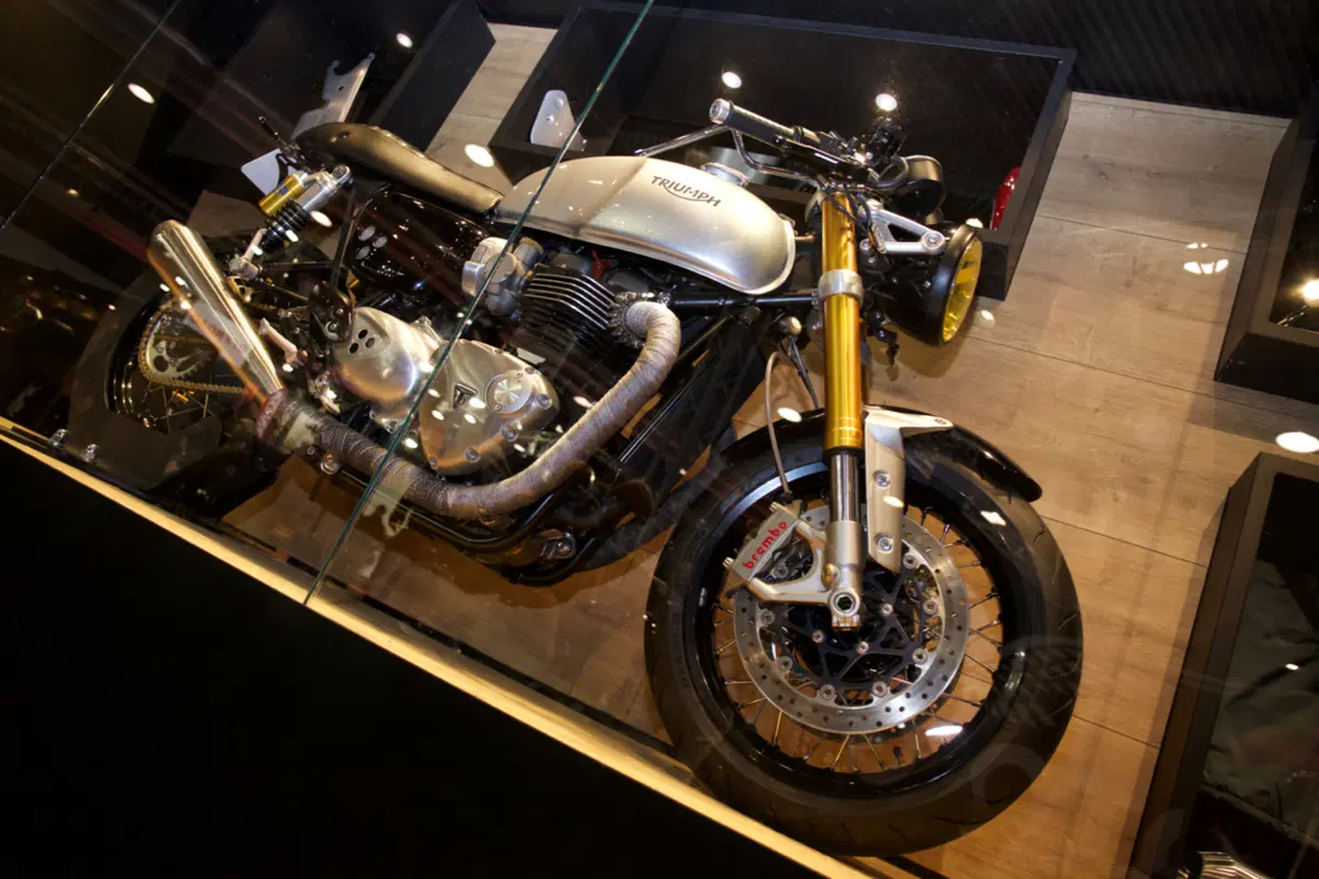 Triumph e Pirelli insieme a Motor Bike Expo con una Street Twin Special (9)