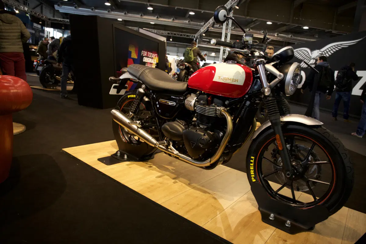 Triumph e Pirelli insieme a Motor Bike Expo con una Street Twin Special (2)