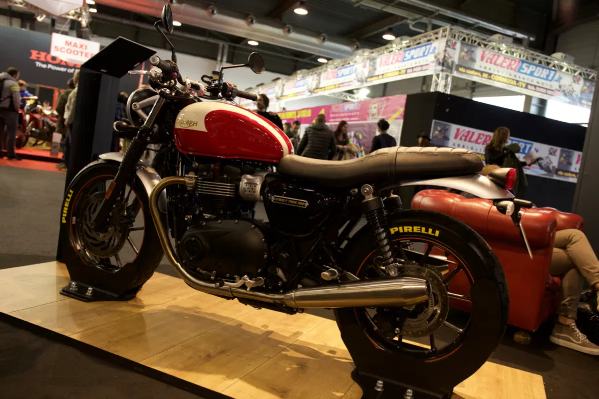 Triumph e Pirelli insieme a Motor Bike Expo con una Street Twin Special (3)