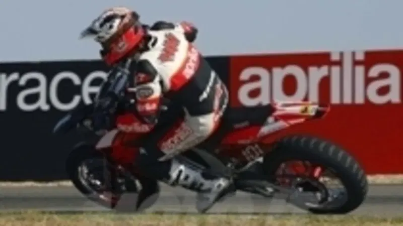 Mai prima d'ora la Casa di Noale aveva dominato la scena tanto nel Motomondiale quanto nel Mondiale 
