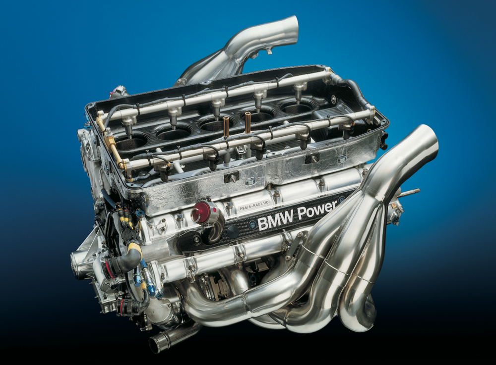 I motori di Formula Uno aspirati dei primi anni Duemila sono arrivati a fornire potenze impressionanti. Questo &egrave; un BMW P84 del 2004, accreditato di oltre 900 CV a 19.000 giri/min e di una pressione media effettiva superiore a 14 bar!