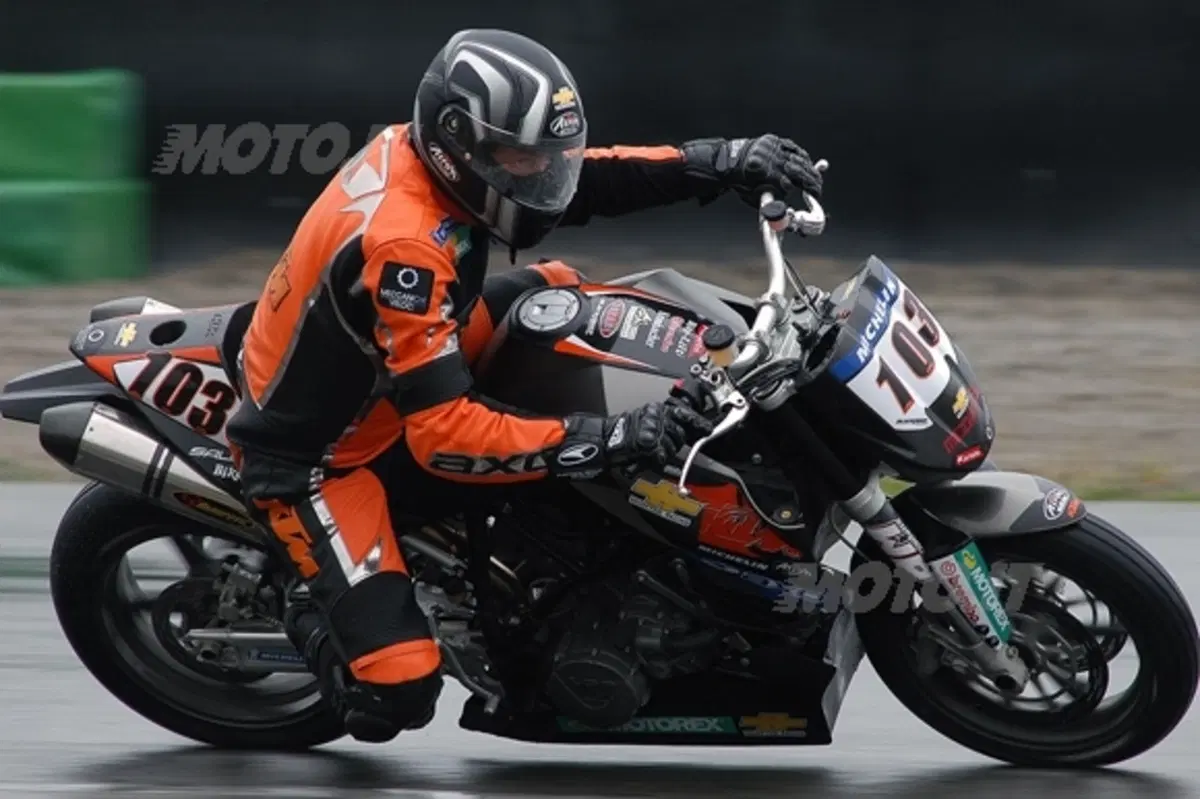 Partito con successo il Trofeo KTM 990 Super Duke 2007