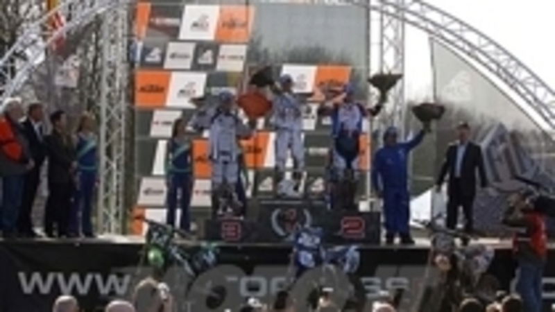 Nella prima gara del Mondiale 2007 Coppins (MX1) e Cairoli (MX2) dominano il Gran Premio del Benelux