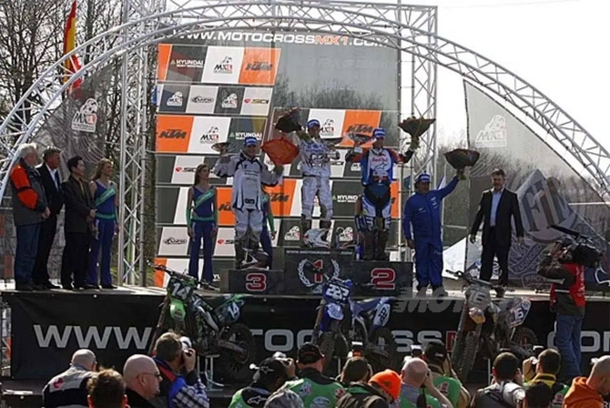Nella prima gara del Mondiale 2007 Coppins (MX1) e Cairoli (MX2) dominano il Gran Premio del Benelux