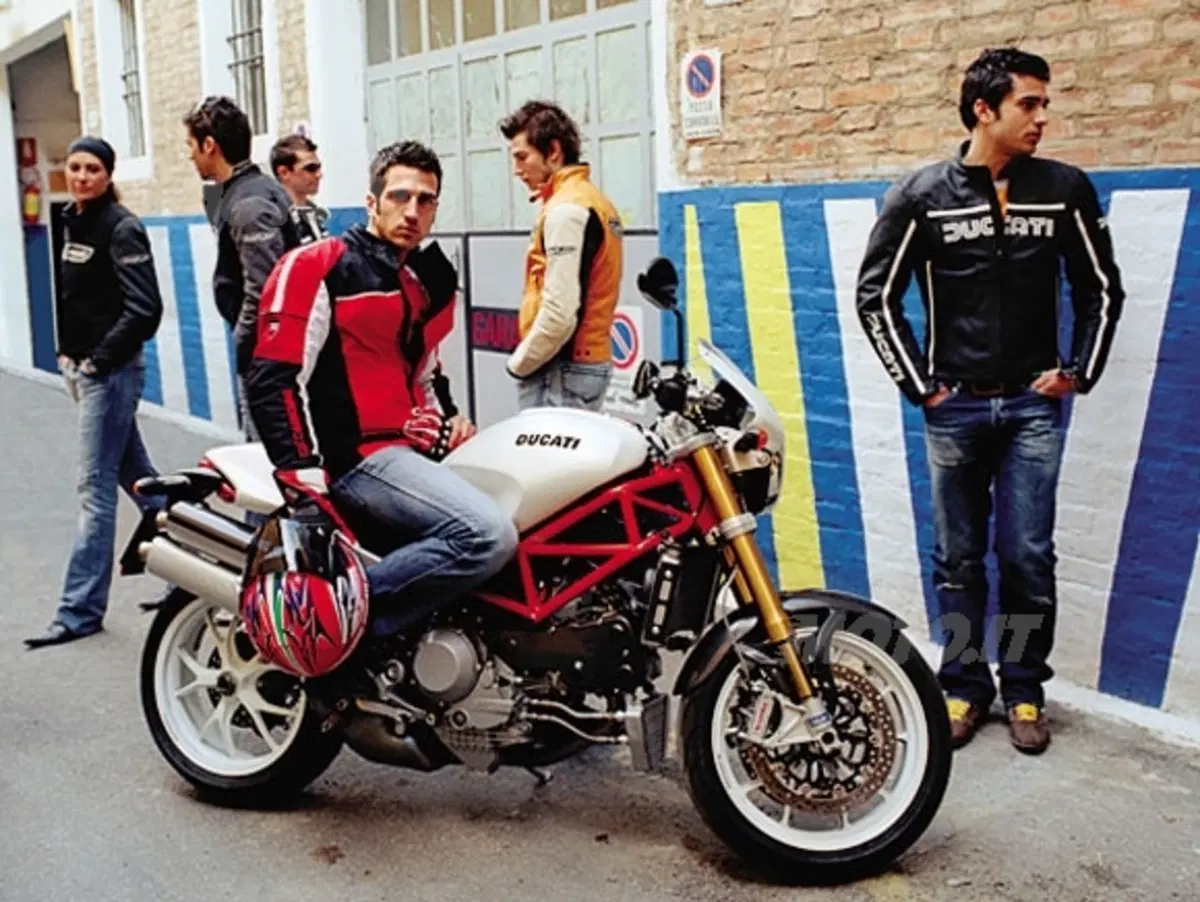 Ducati supervaluta il Monster