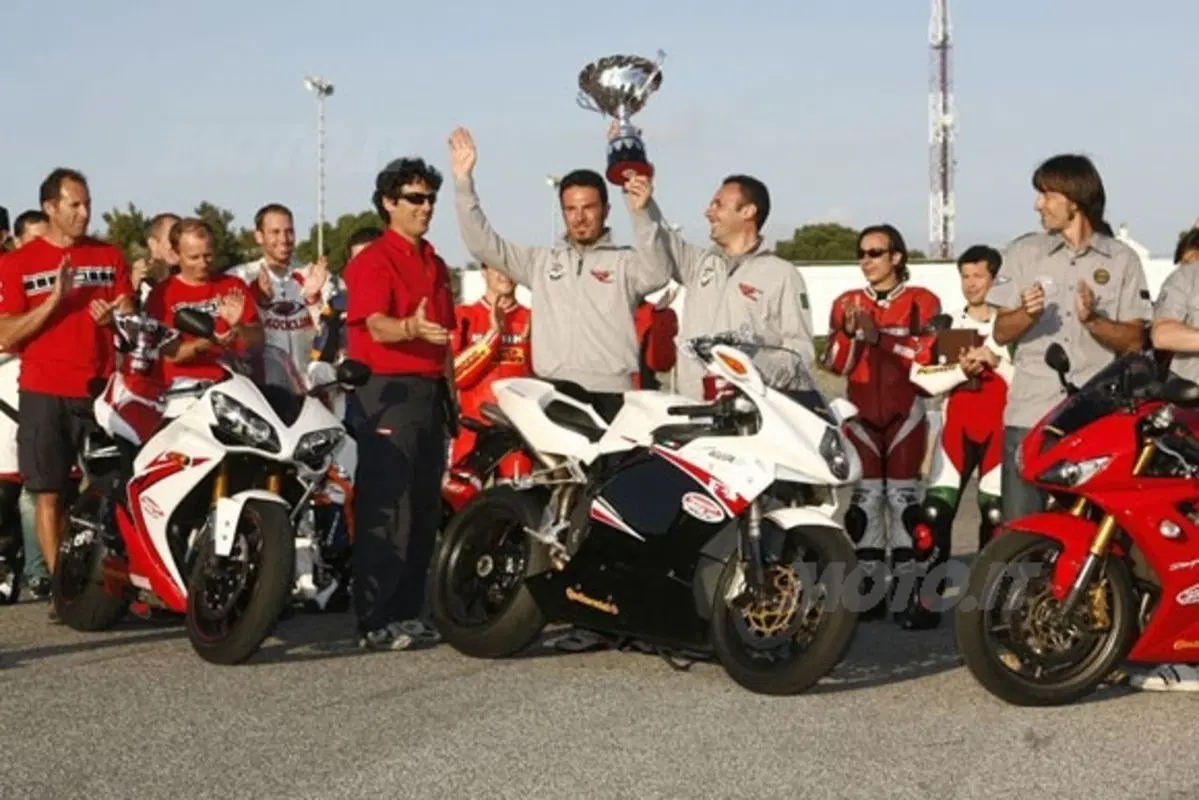 MV Agusta vince il Master Bike 2007 con la F4 R 312