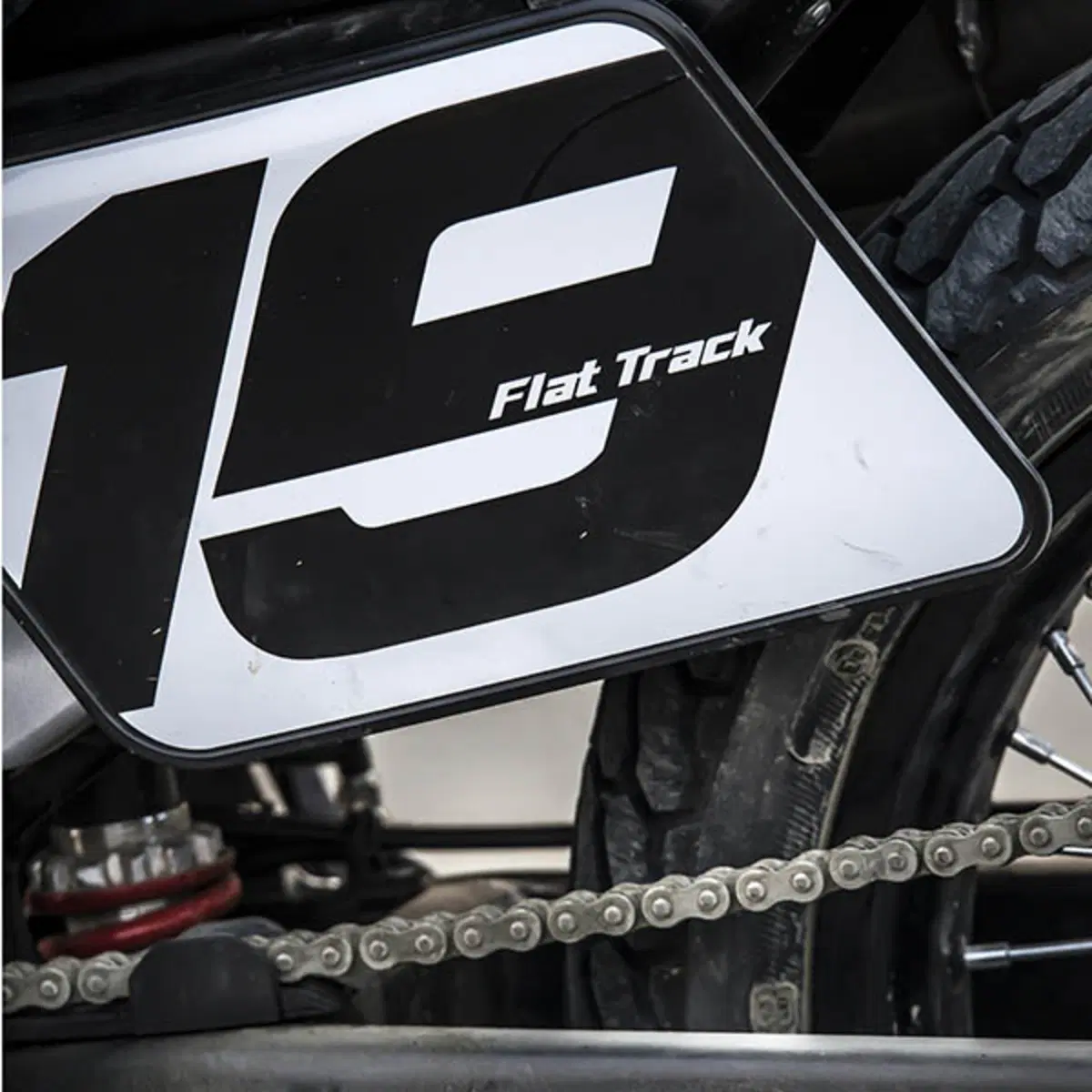 Fantic Motor Caballero 125 Scrambler e Flat Track TEST: Roba da grandi! (6)