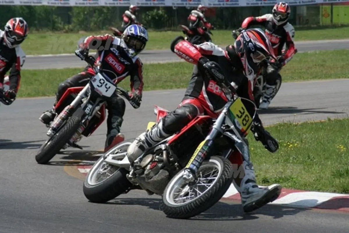 Il monomarca Aprilia supermotard entra nel vivo con la terza prova il 24 giugno a Busca