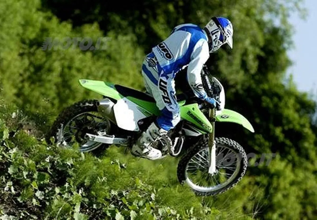 Kawasaki riduce il prezzo della KLX 450R