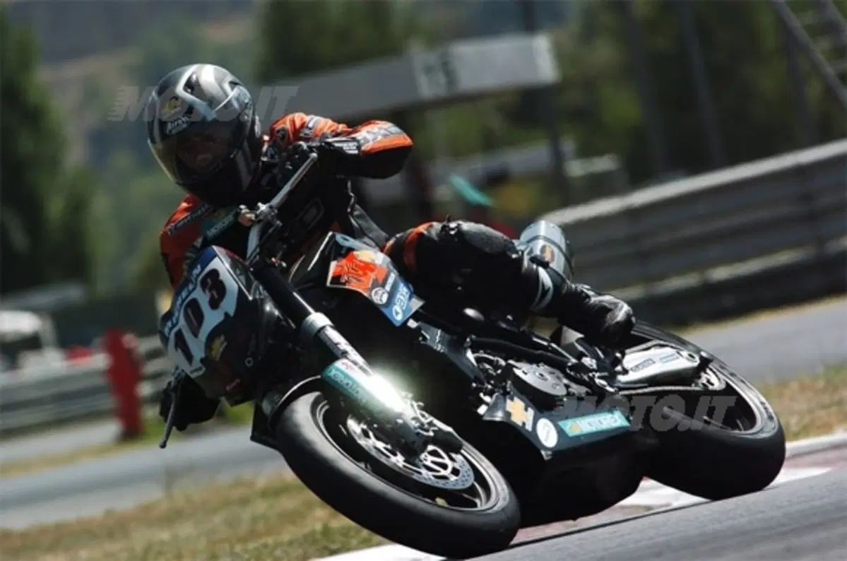 A Magione per il Trofeo 990 Super Duke, vince Petrucci