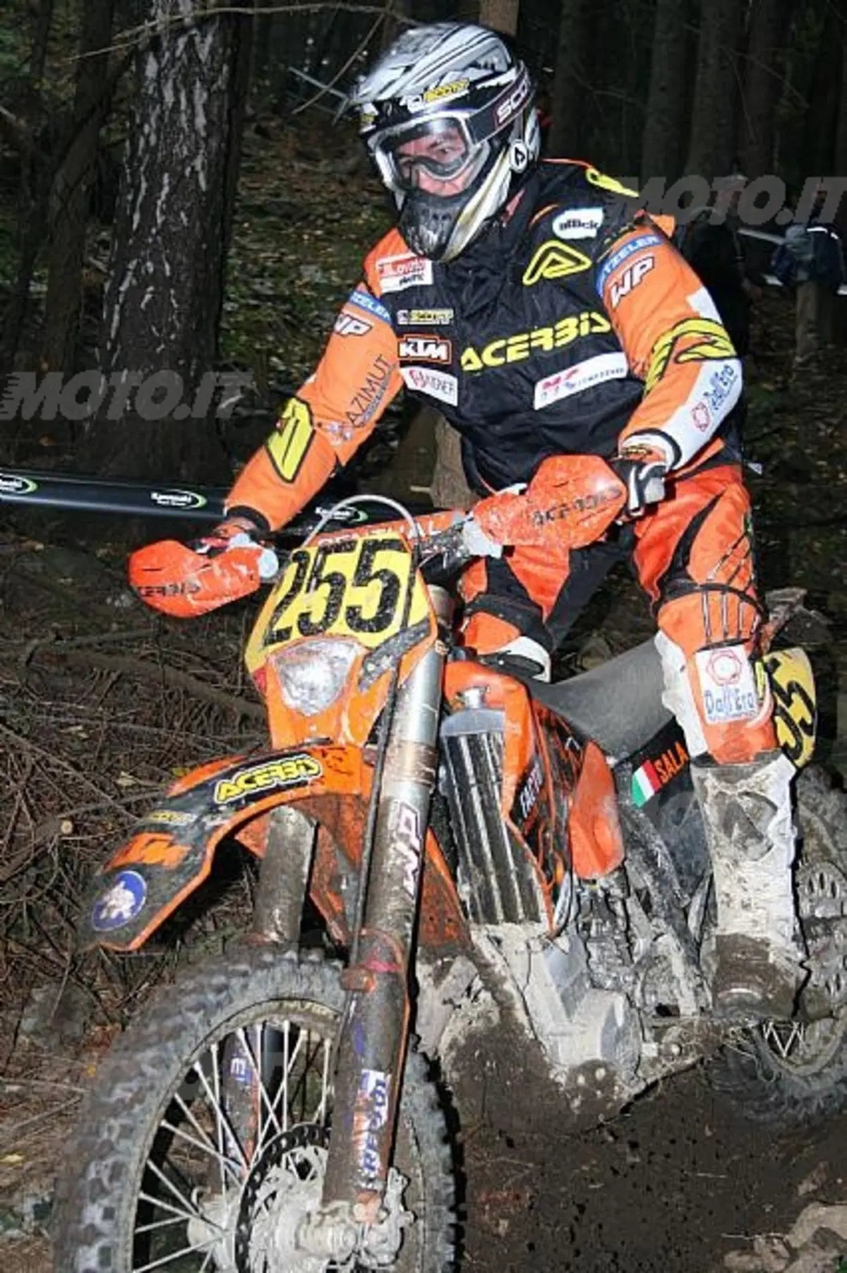 Acerbis va sul satellite