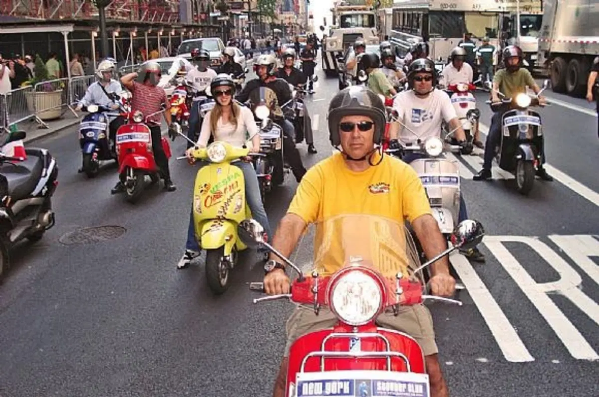 La Vespa in parata nel Columbus Day