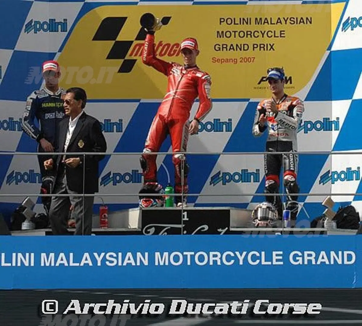 Malesia, decima vittoria per Stoner e titolo a Lorenzo in 250 (3)