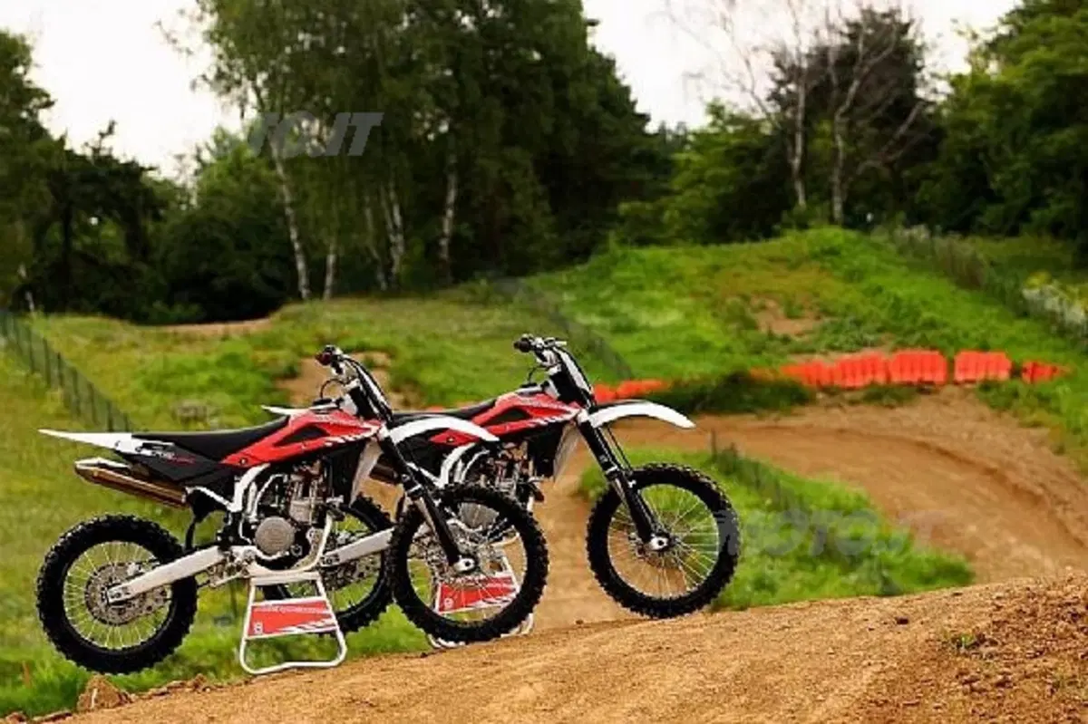 Le Husqvarna 2008 ospiti di Lucchinelli e Ago su MOTO TV