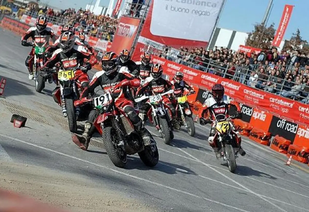 Atto finale nell'arena Motolive della Fiera di Milano per il Trofeo Aprilia Supermoto Cup 2007 (4)