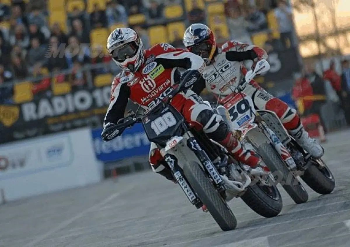 Delepine su Husqvarna domina la gara riservata alle Supermoto