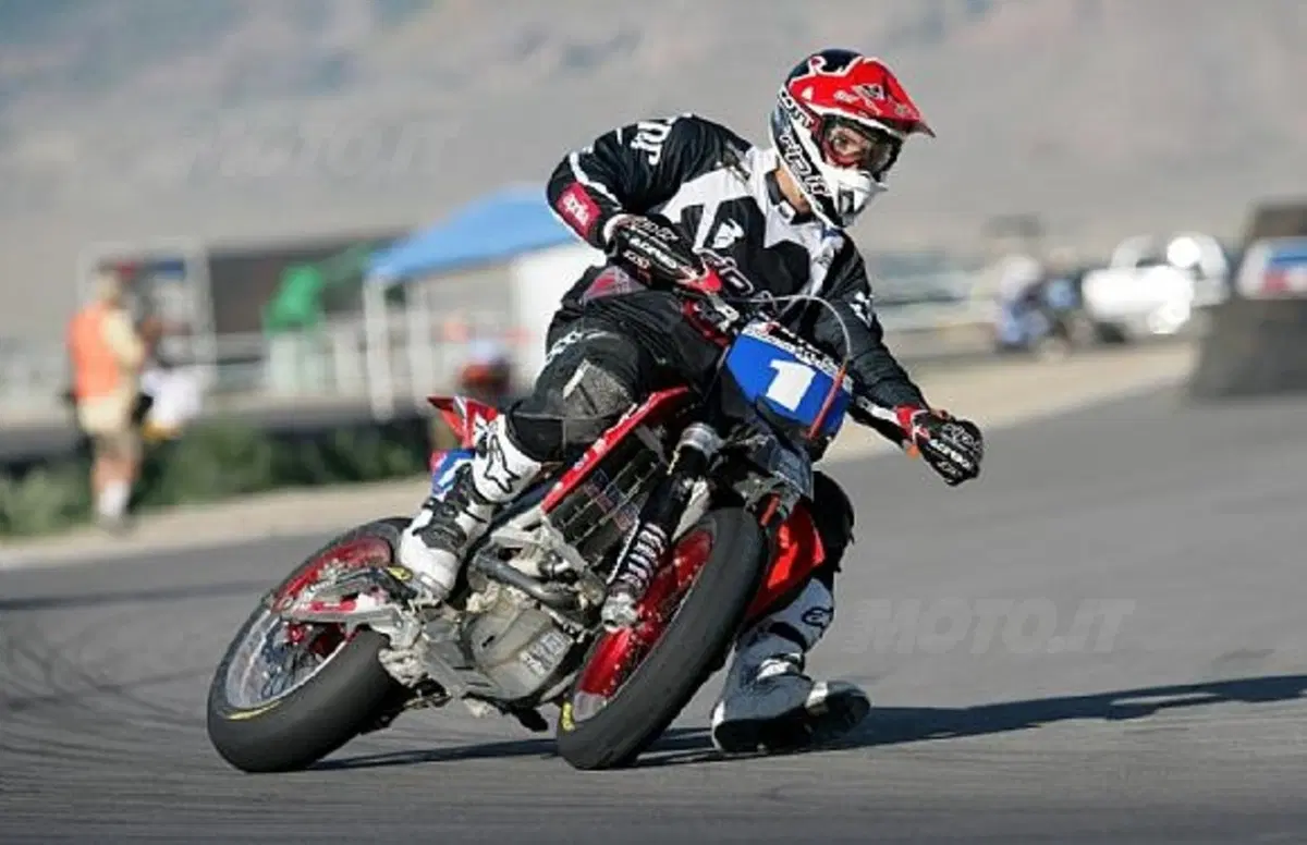 Aprilia conquista i titoli piloti e costruttori nell'AMA USA