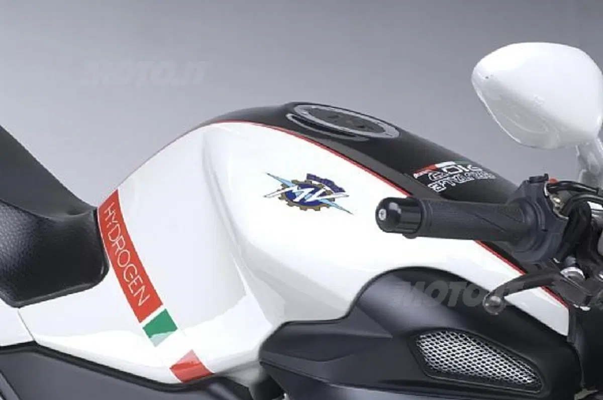 Brutale Hydrogen, moda e potenza (2)