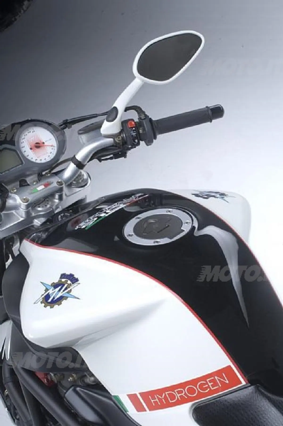 Brutale Hydrogen, moda e potenza (3)